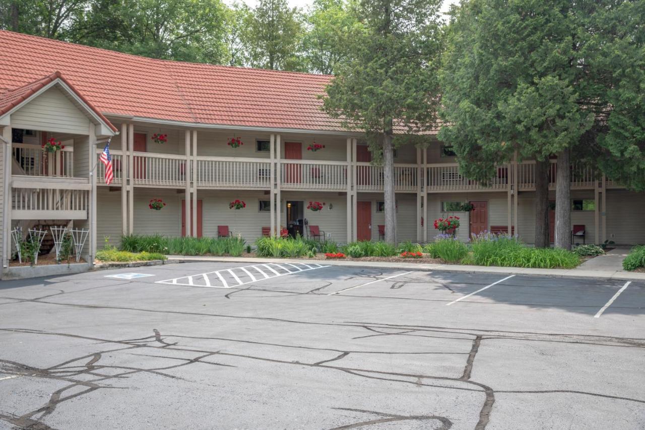 Ridges Inn & Suites ベイリーズ・ハーバー エクステリア 写真