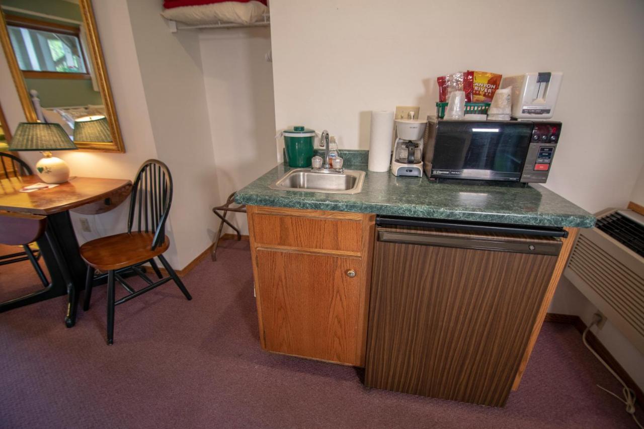 Ridges Inn & Suites ベイリーズ・ハーバー エクステリア 写真